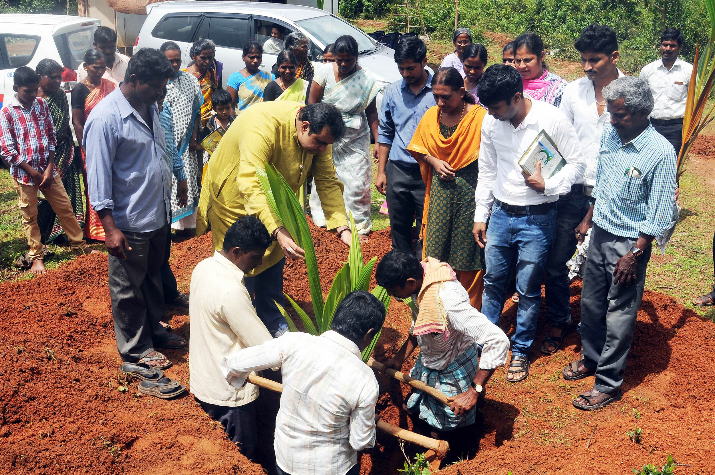 ‘ಭೂಮಿಯಲ್ಲಿ ಕೃಷಿ ಮಾಡಿ ಬದುಕು ಕಟ್ಟಿಕೊಳ್ಳಿ’ ಕೊರಗರಿಗೆ ಪ್ರಮೋದ್ ಸಲಹೆ